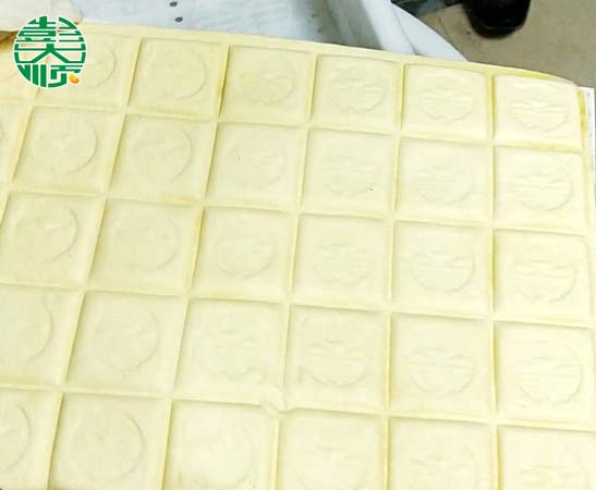 彭大順現(xiàn)磨豆腐坊制作的豆腐干產品