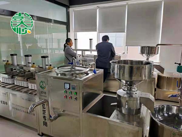 信陽(yáng)客戶來(lái)彭大順公司總部實(shí)地考察