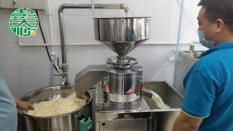 彭大順專(zhuān)業(yè)技術(shù)人員現(xiàn)場(chǎng)技術(shù)指導(dǎo)