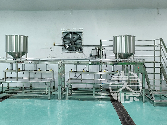 河南雙聯(lián)磨豆腐機(jī)生產(chǎn)線安裝調(diào)試現(xiàn)場